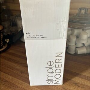 Brand New Simple Modern Coral Trek Tumbler 40oz